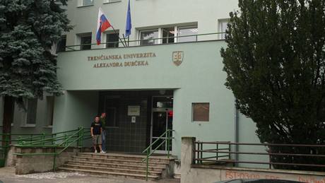 Univerzita Alexandra Dubeka v Trenín