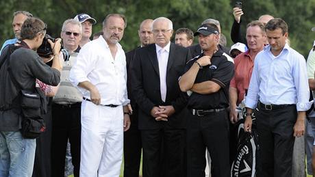 Golf CS chce v roce 2010 pedstavovat eská hit. To nové na Zbraslavi, slavnostn otevené Václavem Klausem a Alexem ejkou, se do obsahu pímo nabízí.