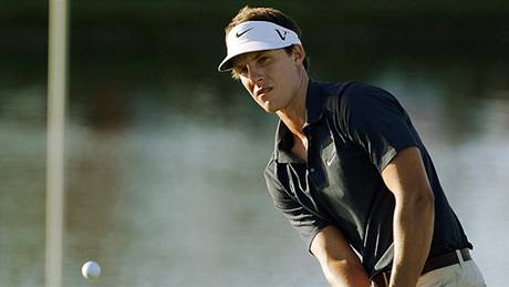 Talentovaný americký golfista Jamie Lovemark pedvedl na Frys.com Open jednu z nejpodivuhodnjích ran, které byly  na PGA Tour zahrány.