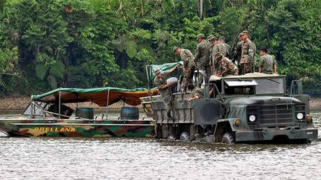 Venezueltí vojáci hlídkují poblí hranic s Kolumbií a Venezuelou