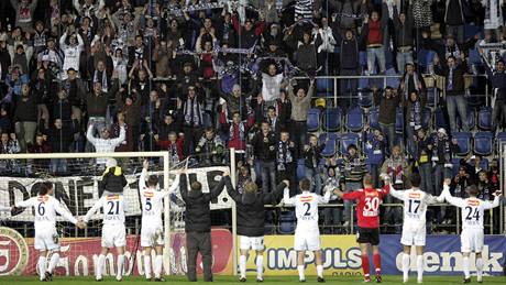 Slovácko - Kladno: radost domácích fotbalistů a fanoušků Slovácko - Kladno: radost domácích fotbalistů a fanoušků