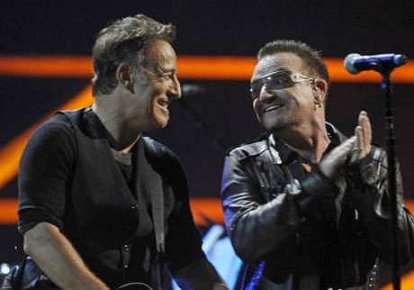 z vronho koncertu k 25 letm Rocknrollov sn slvy (Bruce Springsteen, Bono)