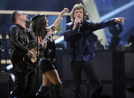 z vronho koncertu k 25 letm Rocknrollov sn slvy (Bono, Fergie, Mick Jagger)