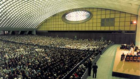 Den po svatoeení Aneky eské udlil tehdejí pape Jan ­Pavel ­II. audienci tisícovkám poutník. Odehrála se v­ aule Pavla­ VI.