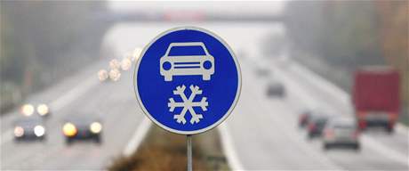 Znaka zimní výbava na dálnici D1