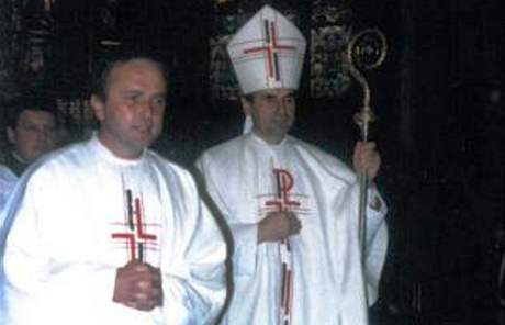 Karel Satoria (vlevo) se roku 1990 na dost biskupa Cikrleho stal generlnm vikem.