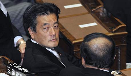 Japonský ministr zahranií Kacuja Okada nemá na Hillary Clintonovou as, musí sedt v parlamentu