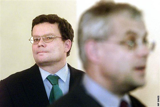 Alexandr Vondra a Vladimír pidla byli nejvánjími kandidáty do Evropské komise. Funkci nakonec získal bývalý komunista Füle.