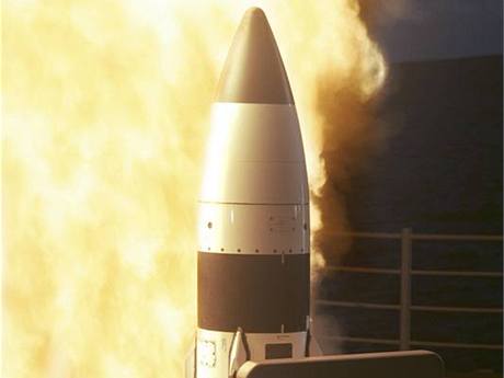 Zkouka rakety SM-3 z lodi Lake Erie. A budou stely upravené na pozemní variantu, mly by tvoit základ amerického protiraketového detníku.