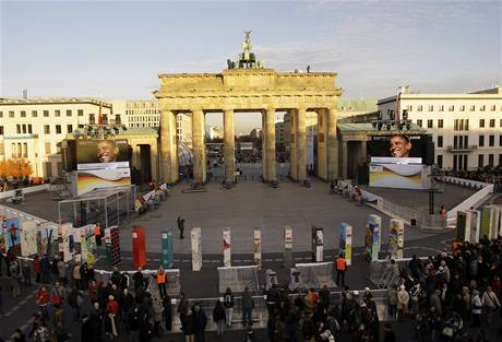 V Berln vyrostla nov ze, domino pjde k zemi v pondl (7. listopadu 2009)