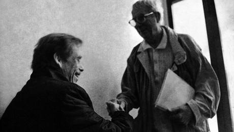 Václav Havel a divadelní reisér Jan Grossman