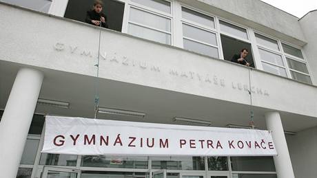 Studenti Gymnázia Matyáe Lercha v Brn demonstrovali za odvolaného editele Kovae