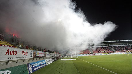 Dlbuch na hiti bhem zápasu praské Slavie v Píbrami (31. íjna 2009)