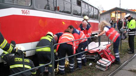 trnáctiletého chlapce v Brn na Staré osad srazila tramvaj, vyproovat ho museli hasii