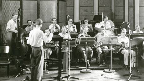 Nedatovaná fotografie ze zaátk Orchestru Gustava Broma