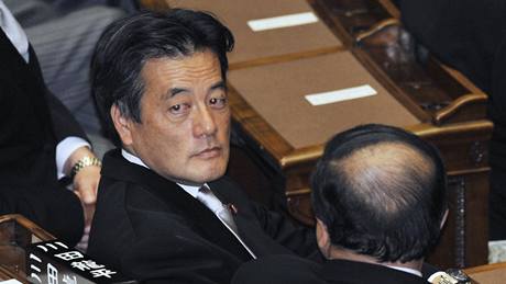 Japonský ministr zahranií Kacuja Okada nemá na Hillary Clintonovou as, musí sedt v parlamentu