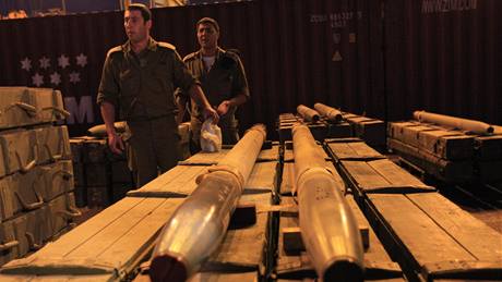 Lo Francop peváela tisíce zbraní zejm z Íránu do Sýrie (4. listopadu 2009)