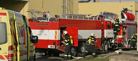 Únik zhruba 300 litr kapalného pavku bylo námtem taktického cviení hasi v Brn-Komárov