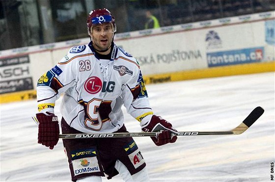 HVZDA. Pestoe nedávno oslavil devtaticáté narozeniny, sparanský hokejista Martin Ruinský je stále ve form.