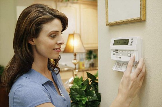 Programovatelný termostat pro komfortní ízení teploty v dom