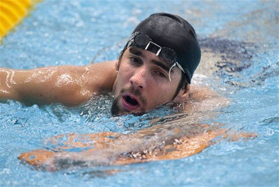 PROHRÁL. Plavecká hvzda Michael Phelps schvaluje návrat ke starým plavkám. Bez nich ovem nestail na soupee.