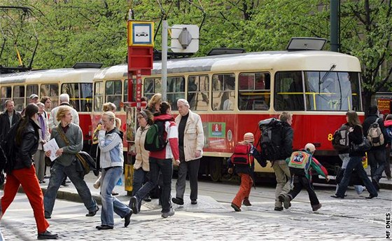 Z nábeí Edvarda Benee zmizí na tém ti týdny tramvaje. Ilustraní foto