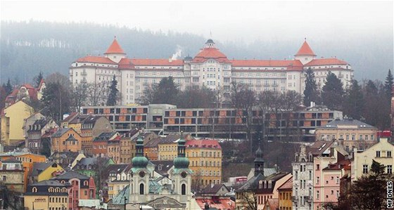 Panorama Karlových Var s garáemí