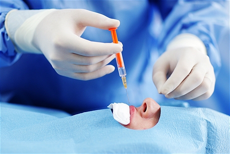 Zvten hornho rtu aplikac silikonovho implanttu - anestezie