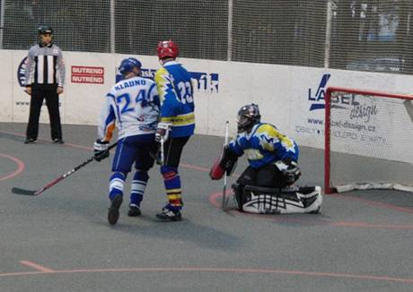 Kladno - Kovo: brank Ondej Tvarek v akci 