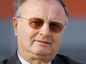 JOZEF VENGLOŠ. Přemýšlivý fotbalový profesor a slovenský Trenér století. Ježkův asistent ve zlatém Bělehradu, hlavní kouč na Euru 1980, k tomu vedi l špičkové kluby Sporting Lisabon, Aston Villu, Fenerbahce či Celtic Glasgow.