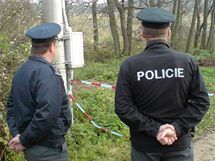 Hajany na Strakonicku po verejm zsahu policist proti uprchlmu vzni Pavlu Tauchenovi a jeho manelce Dagmar. (12. listopadu 2009)