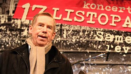 Václav Havel na brnnském námstí Svobody pi výroí Sametové revoluce