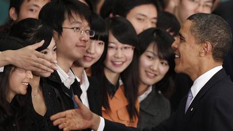 Obama mezi studenty v anghaji (16.11.2009)