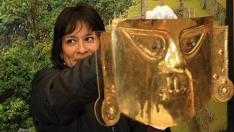 Kurátorka z peruánského muzea Patricia Arana v Brn vybalovala zlatý poklad Ink