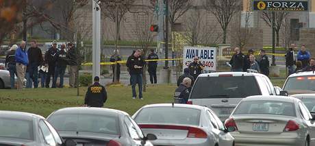 Americká policie pátrá po mui, který ve mst Tacoma zastelil tyi policisty. (29. listopadu 2009)