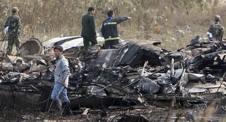 Zimbabwské nákladní letadlo, které se zítilo krátce po startu z letit v anghaji. (28.11.2009)