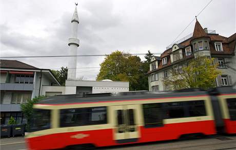 Ve výcarsku i Nmecku ijí poetné komunity muslim, které minarety u svých meit chtjí (Ilustraní foto z Curychu)