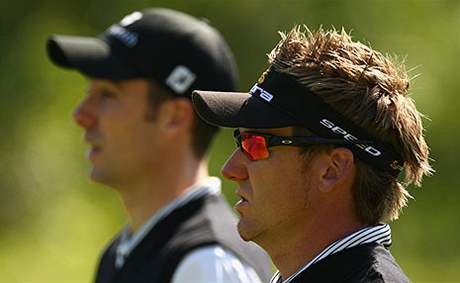 Angliané Ian Poulter a Ross Fisher skonili loni na estém míst.