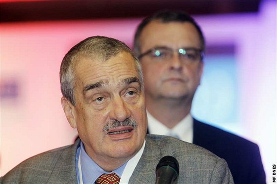 Pedseda TOP 09 Karel Schwarzenberg by chtl ve vlád mít Miroslava Kalouska a krom nj i éfa Mezinárodní obchodní komory Jaromíra Drábka