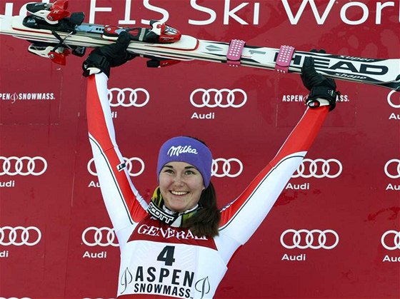 árka Záhrobská se raduje z vítzství ve slalomu SP v Aspenu