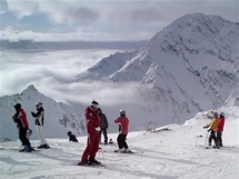 Rakousko, Stubai. V dol mlha, na ledovci slunce