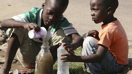 Zimbabwe: dti shánjí vodu do domácnosti (17.12.2008)