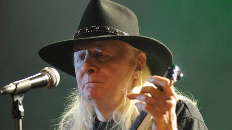 Johnny Winter na pódiu brněnského Semilassa Johnny Winter na pódiu brněnského Semilassa