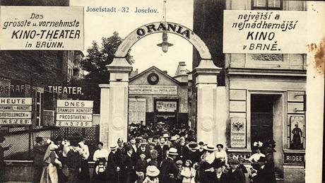 Kino Orania. Promítat zaalo pod názvem Urania roku 1910. Hledit tehdy nejvtího kina v Brn mlo 484 sedadel. Po válce se u pokozené kino neotevelo. Dnes zde sídlí divadlo Radost.