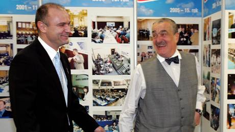 Ivan Langer a Karel Schwarzenberg na kongresu ODS. (21. listopadu 2009)