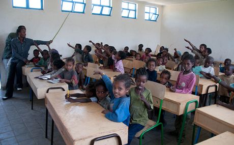 Trabantem Afrikou. Ve kole Chefe Konbo v Tulai, kter byla postavena z dar charitativn organizace lovk v tsni