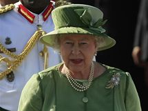 Britsk krlovna Albta II. pi pletu na Trinidad a Tobago (30. 11. 2009)
