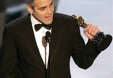 Zda si George Clooney znovu stihne oscarovou dkovaku, jak tomu bylo v roce 2006 za roli Boba Barnese v Syrian, bude jasné 7. bezna, kdy se budou soky udílet.