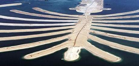 Umlý ostrov Palm Island v Dubaji.