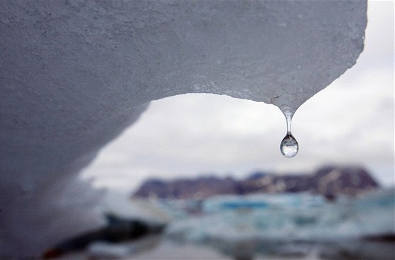 Tající ledovec na východ Grónska 